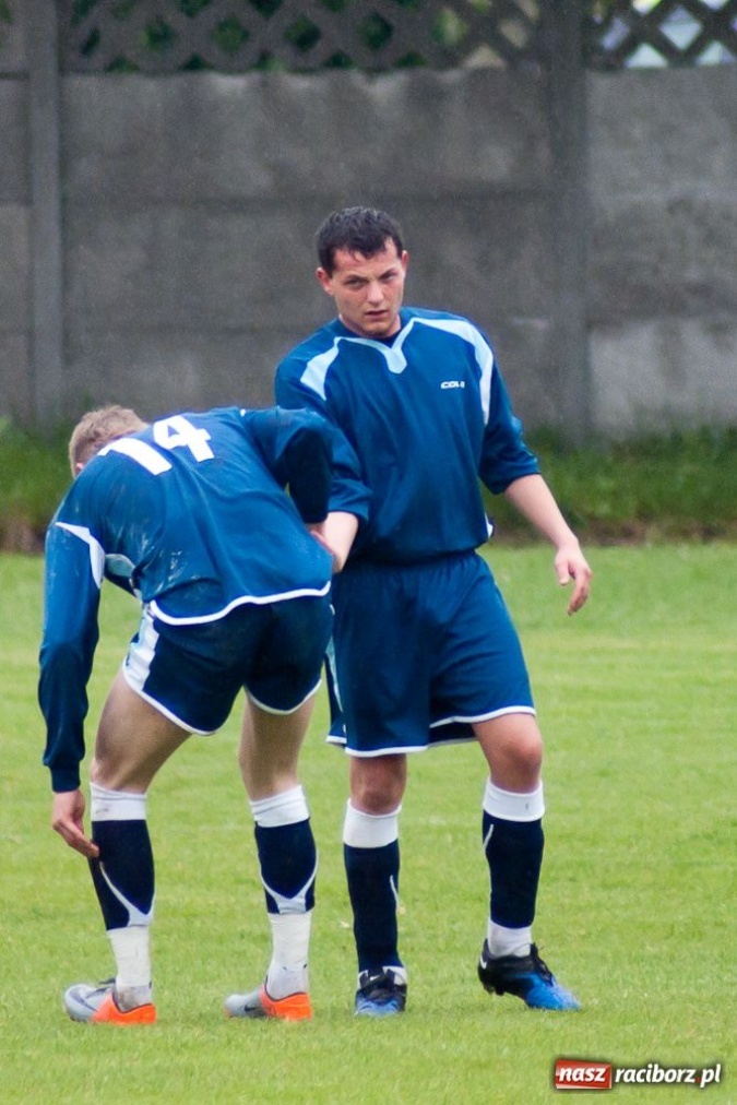 Zdjęcie w galerii na portalu naszraciborz.pl: Deszczowe zwycięstwo Tworkowa wiadomości z regionu