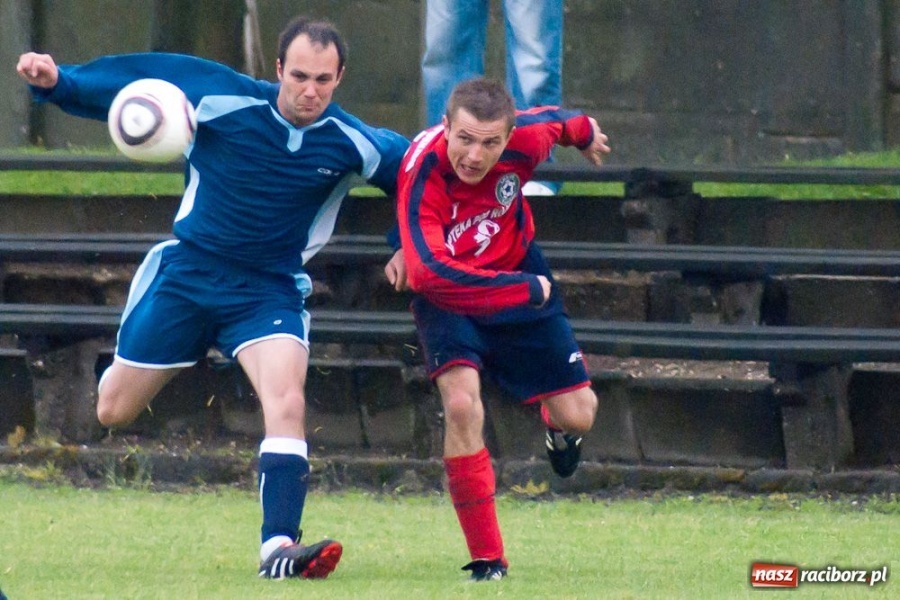 Zdjęcie w galerii na portalu naszraciborz.pl: Deszczowe zwycięstwo Tworkowa wiadomości z regionu