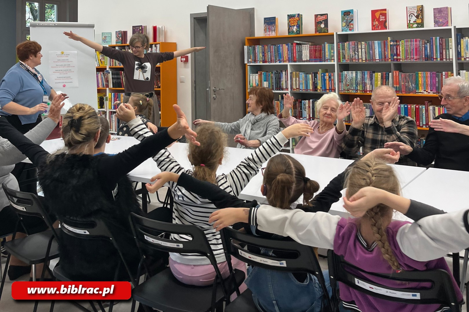 Zdjęcie w galerii na portalu naszraciborz.pl: Biblioteka łączy pokolenia wiadomości z regionu