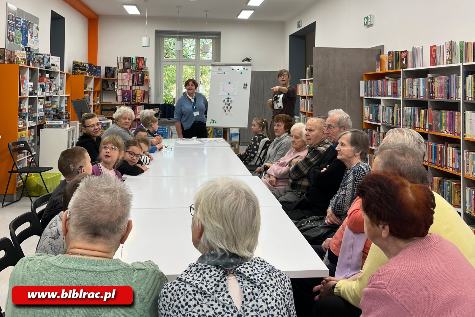 Zdjęcie w galerii na portalu naszraciborz.pl: Biblioteka łączy pokolenia wiadomości z regionu