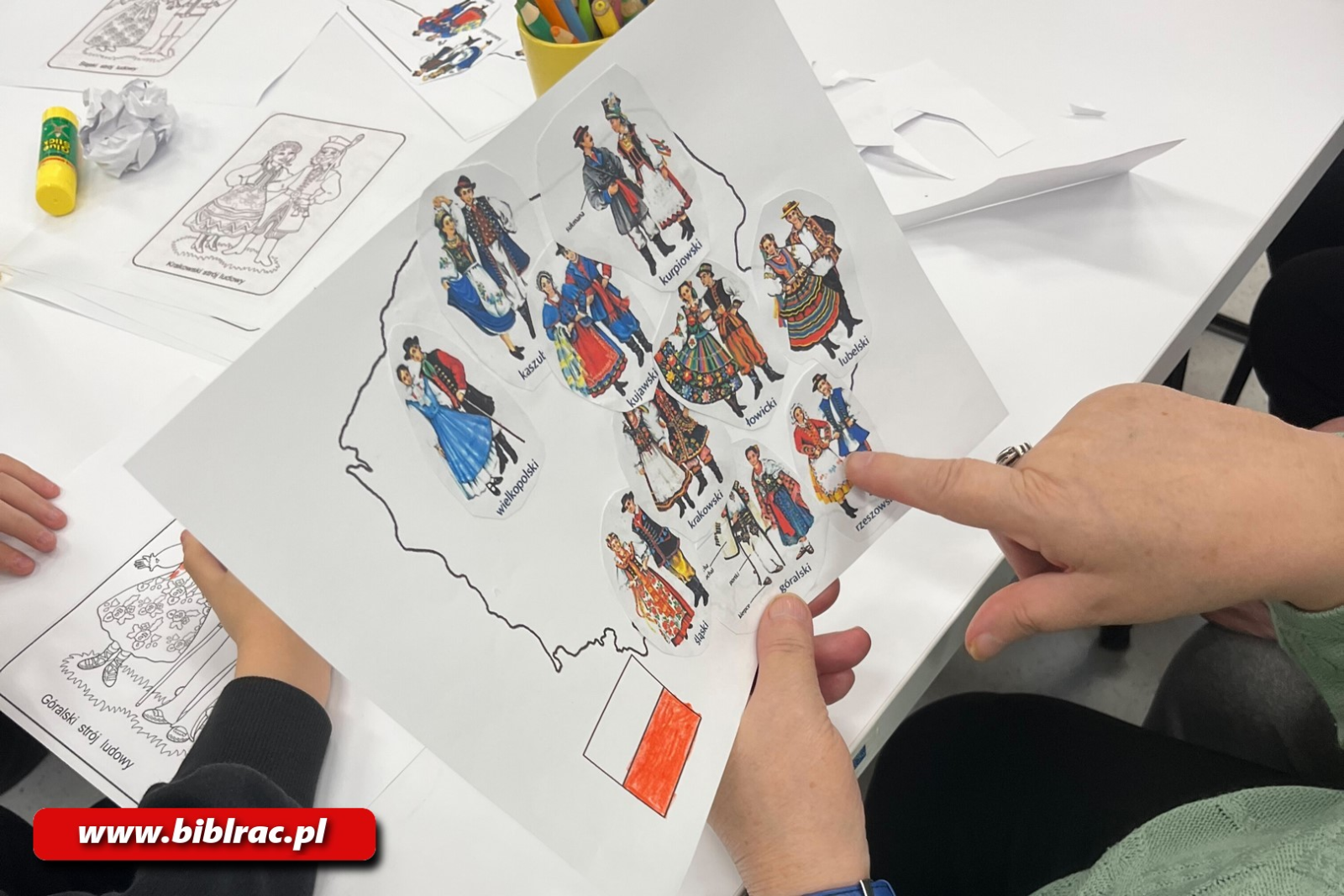 Zdjęcie w galerii na portalu naszraciborz.pl: Biblioteka łączy pokolenia wiadomości z regionu