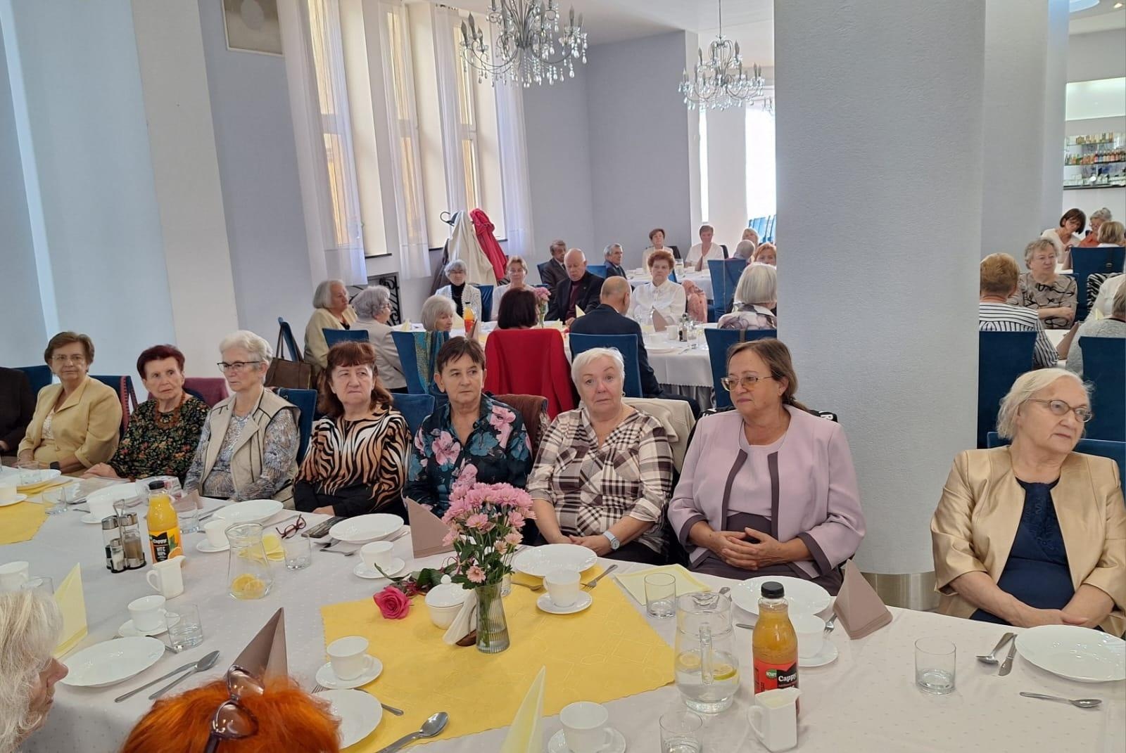 Zdjęcie w galerii na portalu naszraciborz.pl: ZNP. Nauczyciele seniorzy spotkali się w Raciborskiej wiadomości z regionu