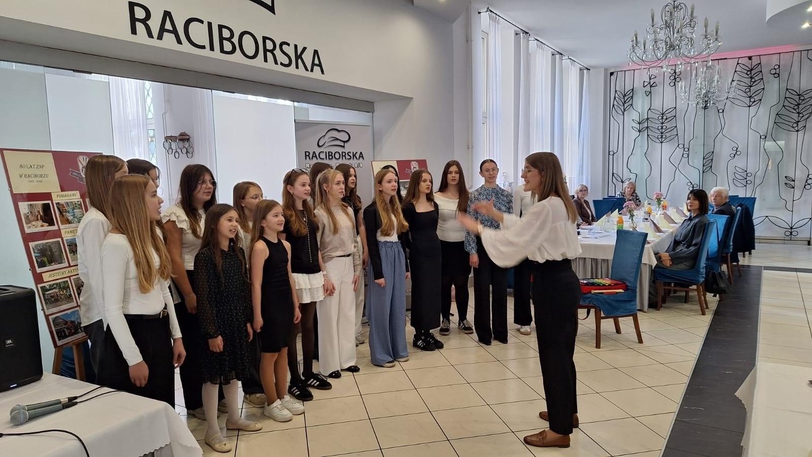 Zdjęcie w galerii na portalu naszraciborz.pl: ZNP. Nauczyciele seniorzy spotkali się w Raciborskiej wiadomości z regionu