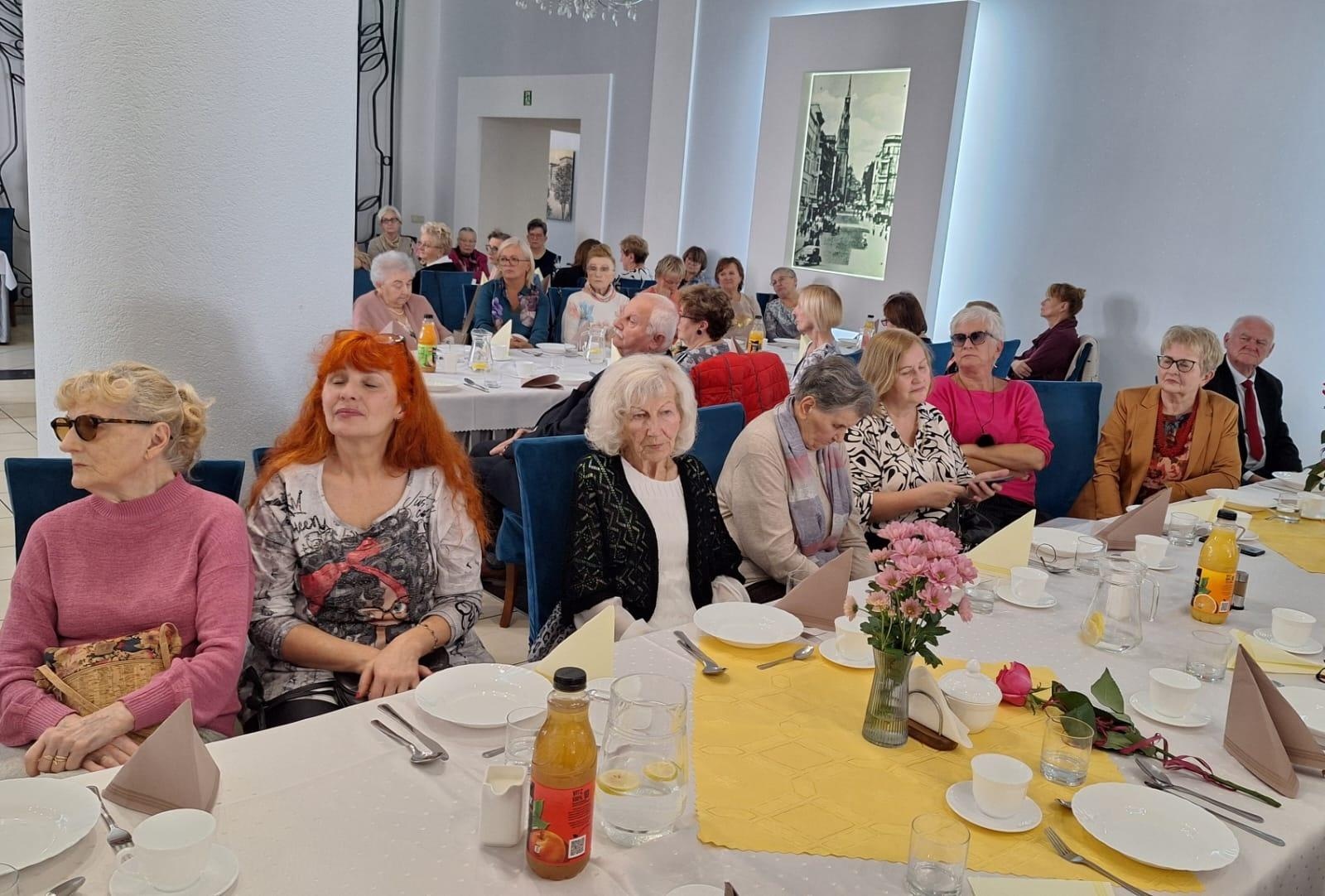 Zdjęcie w galerii na portalu naszraciborz.pl: ZNP. Nauczyciele seniorzy spotkali się w Raciborskiej wiadomości z regionu