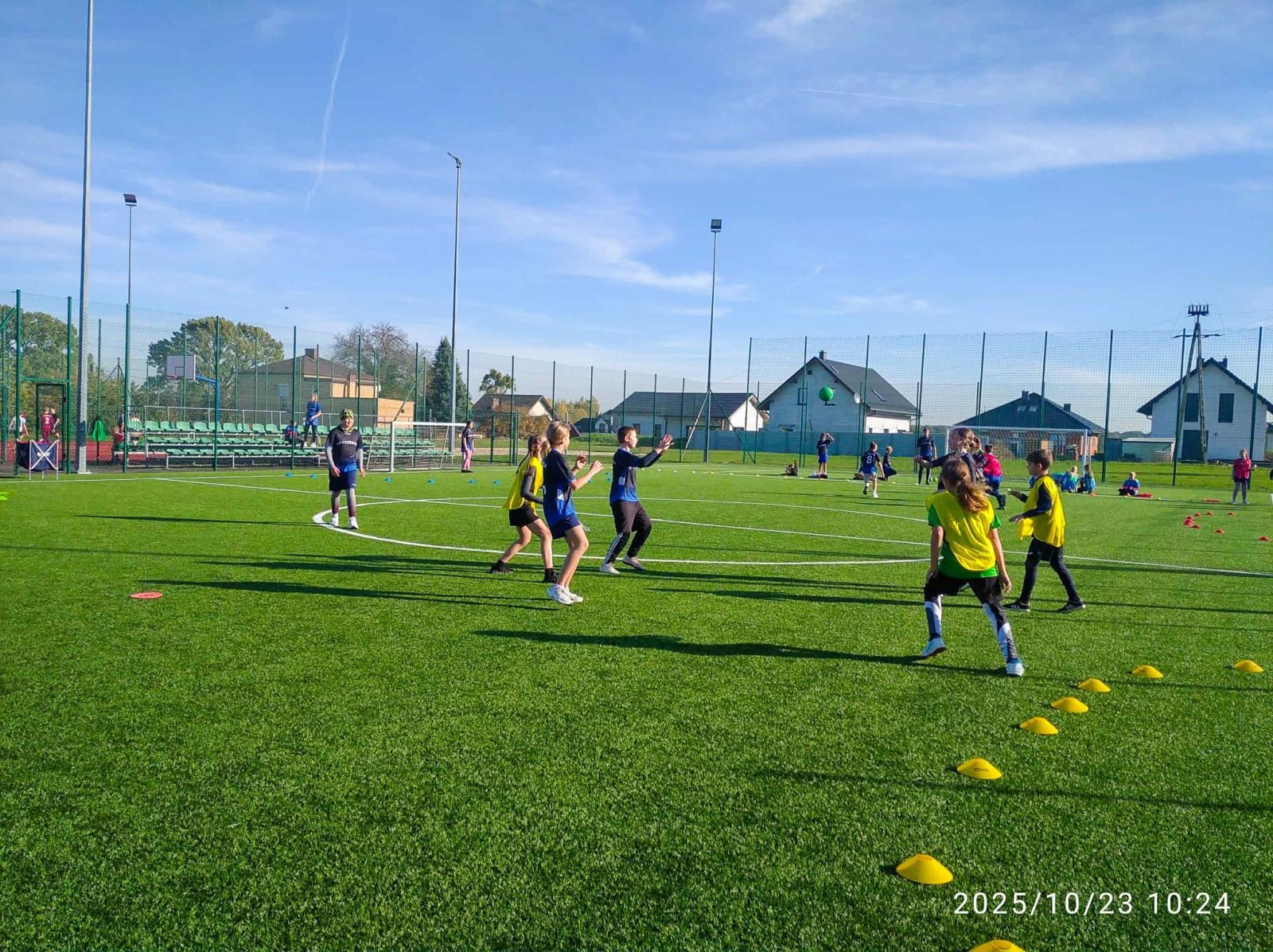 Zdjęcie w galerii na portalu naszraciborz.pl: Turniej Ręczna na Orliku 2025 – emocje w Tworkowie wiadomości z regionu