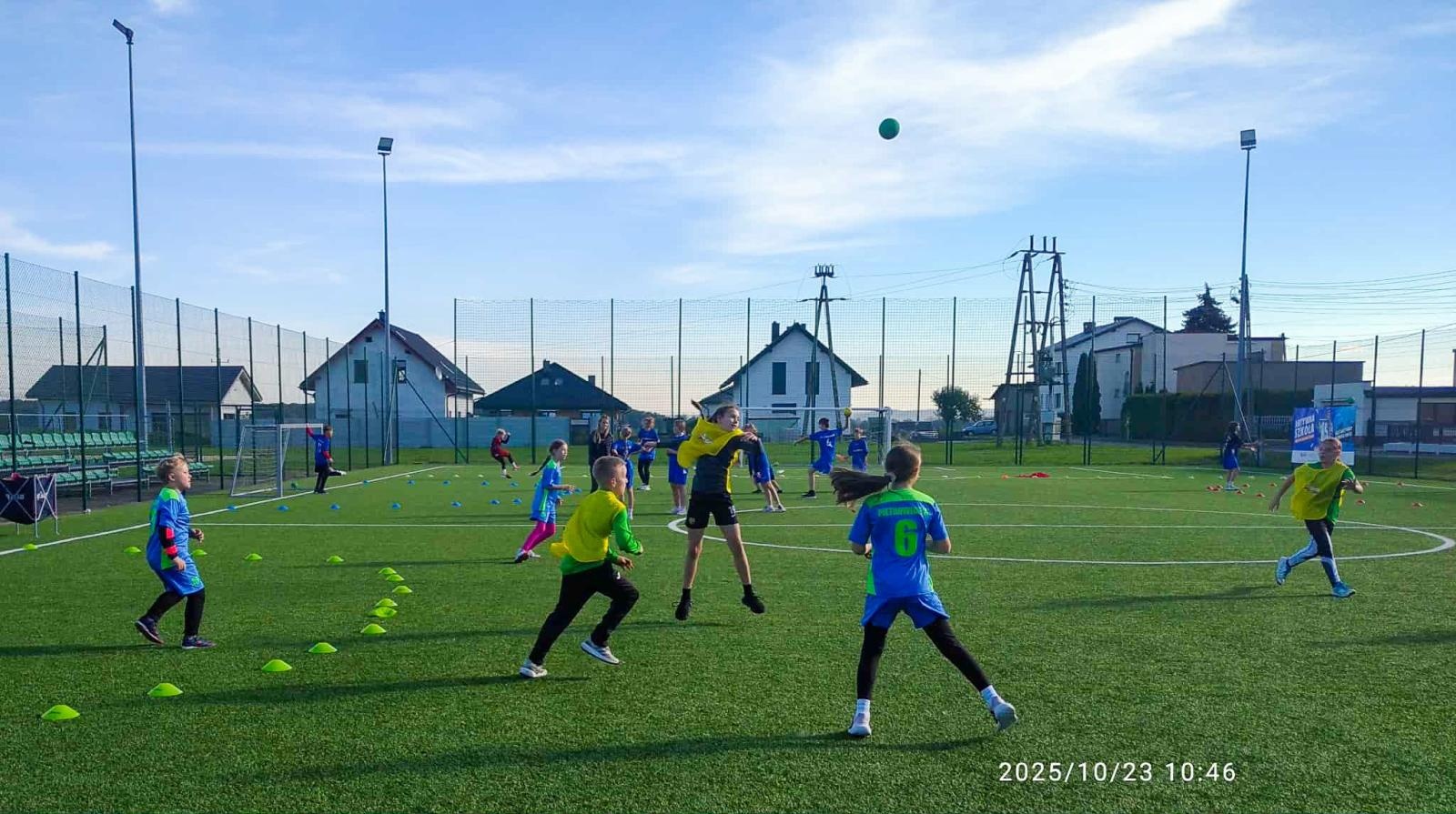 Zdjęcie w galerii na portalu naszraciborz.pl: Turniej Ręczna na Orliku 2025 – emocje w Tworkowie wiadomości z regionu