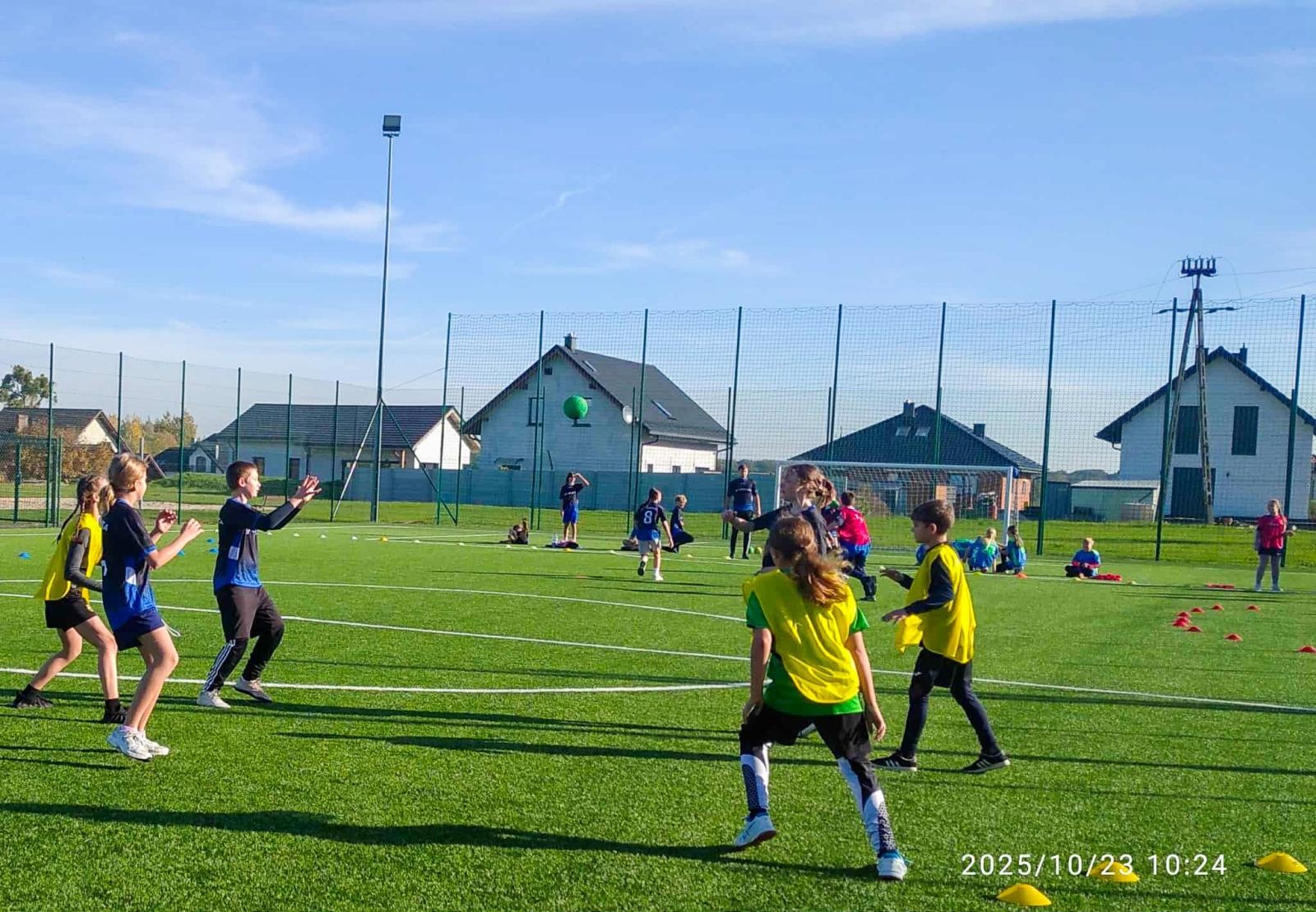 Zdjęcie w galerii na portalu naszraciborz.pl: Turniej Ręczna na Orliku 2025 – emocje w Tworkowie wiadomości z regionu