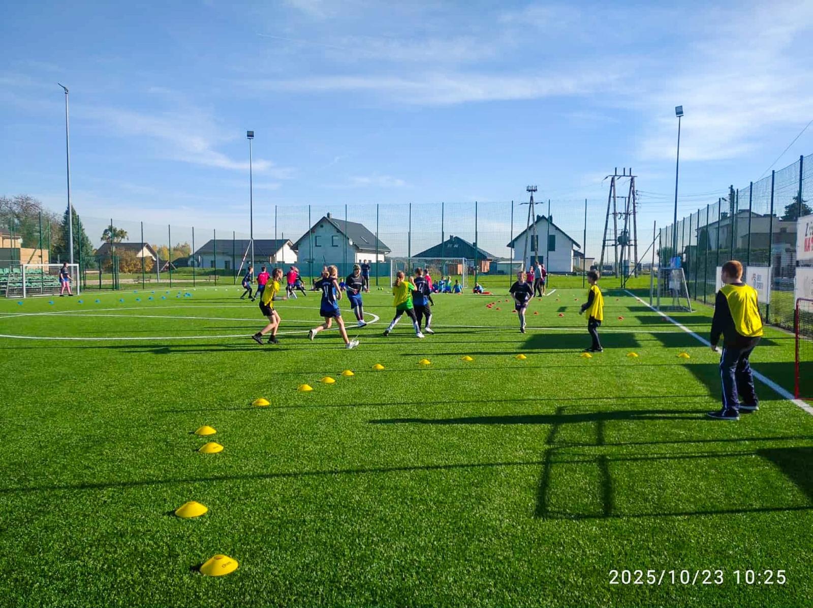 Zdjęcie w galerii na portalu naszraciborz.pl: Turniej Ręczna na Orliku 2025 – emocje w Tworkowie wiadomości z regionu