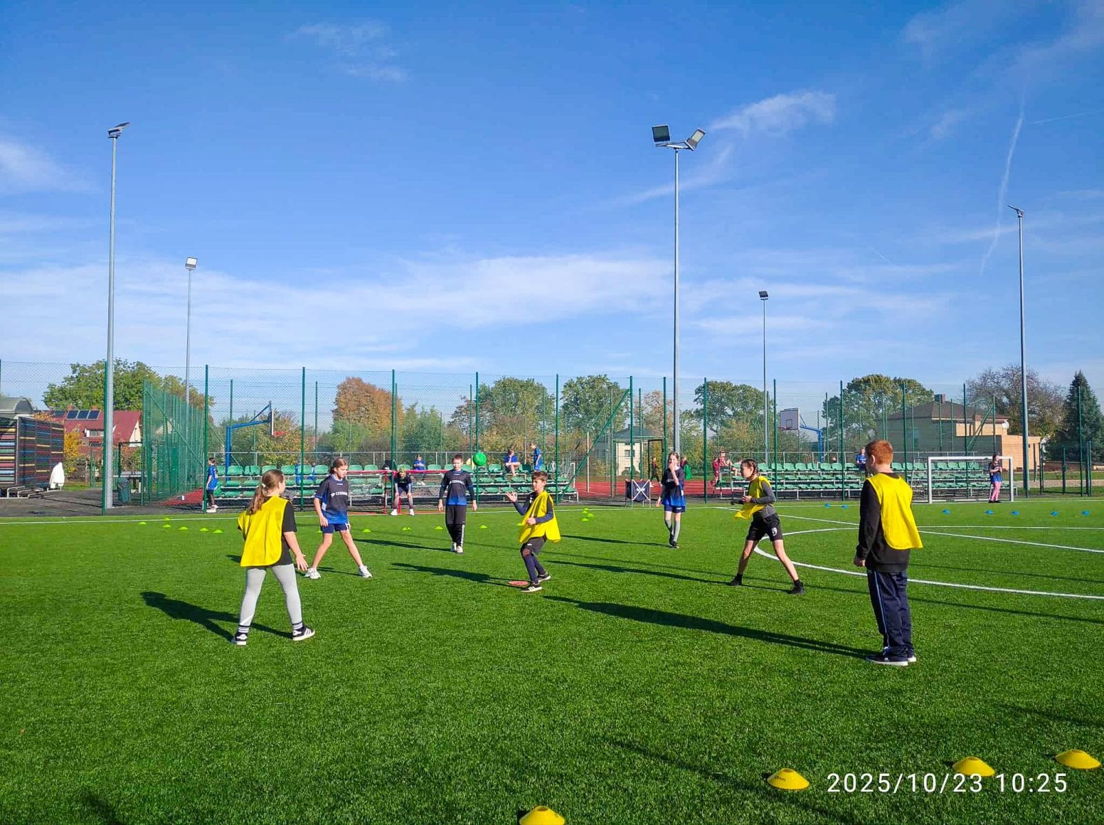 Zdjęcie w galerii na portalu naszraciborz.pl: Turniej Ręczna na Orliku 2025 – emocje w Tworkowie wiadomości z regionu