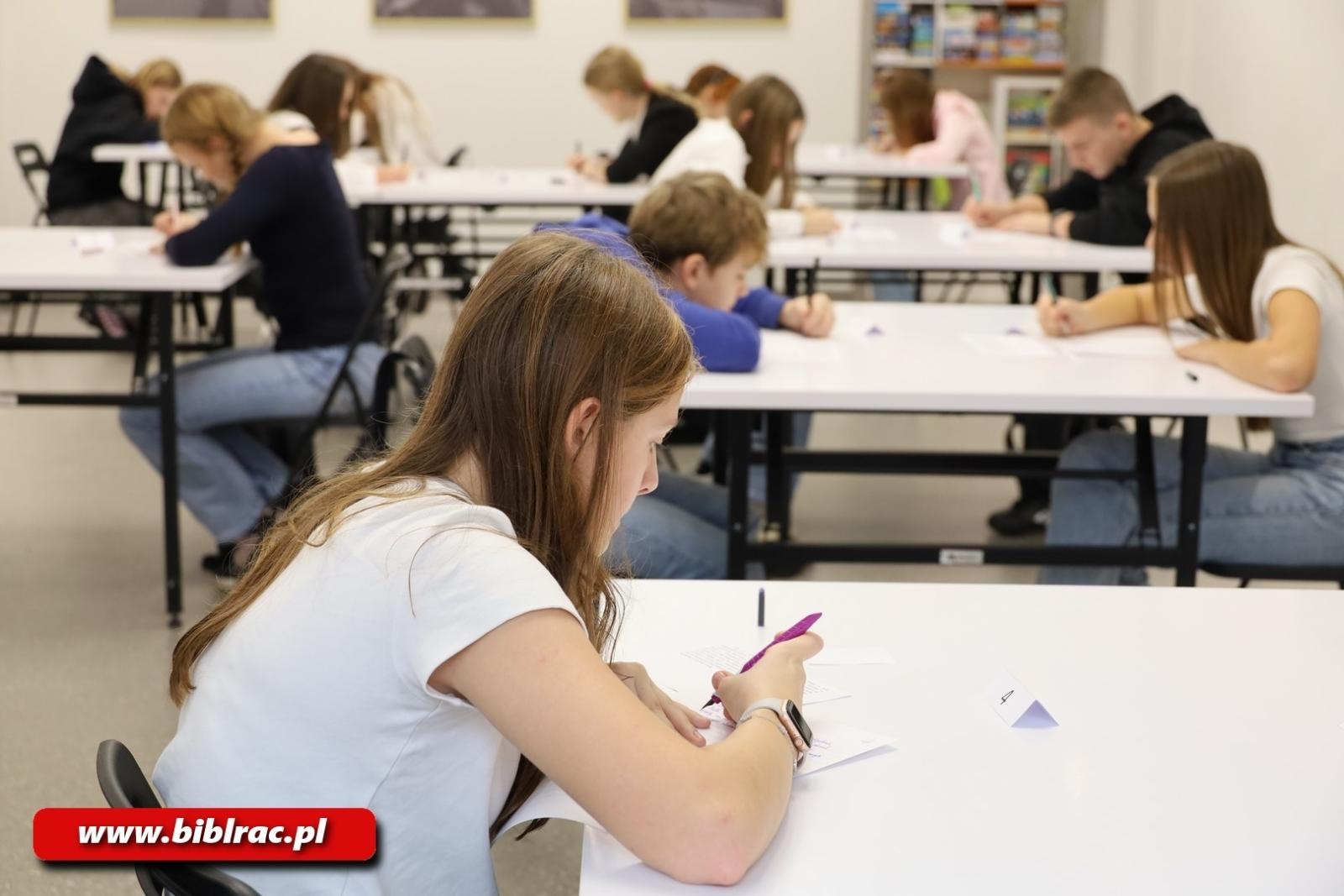 Zdjęcie w galerii na portalu naszraciborz.pl: Kto został Mistrzem Kaligrafii? Za nami XII Powiatowy Konkurs Pięknego Pisania w bibliotece wiadomości z regionu