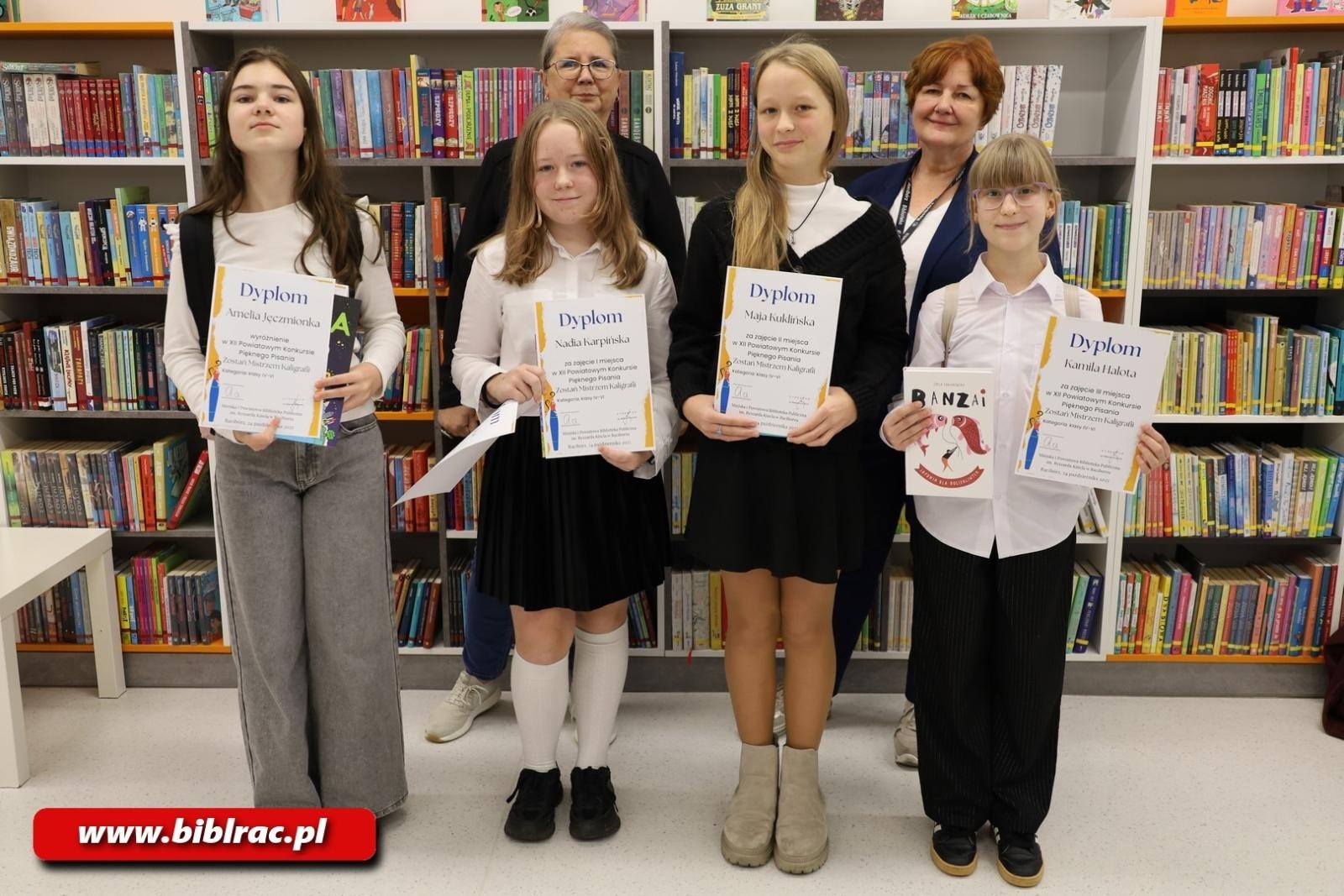Zdjęcie w galerii na portalu naszraciborz.pl: Kto został Mistrzem Kaligrafii? Za nami XII Powiatowy Konkurs Pięknego Pisania w bibliotece wiadomości z regionu