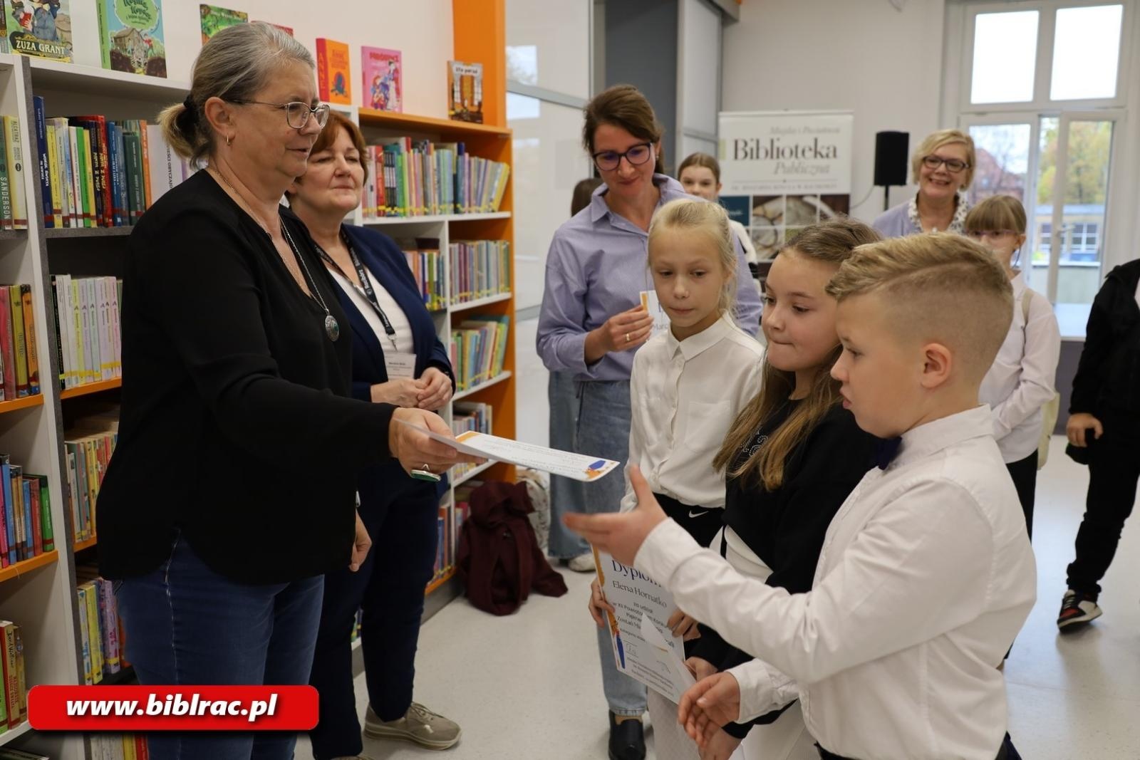 Zdjęcie w galerii na portalu naszraciborz.pl: Kto został Mistrzem Kaligrafii? Za nami XII Powiatowy Konkurs Pięknego Pisania w bibliotece wiadomości z regionu