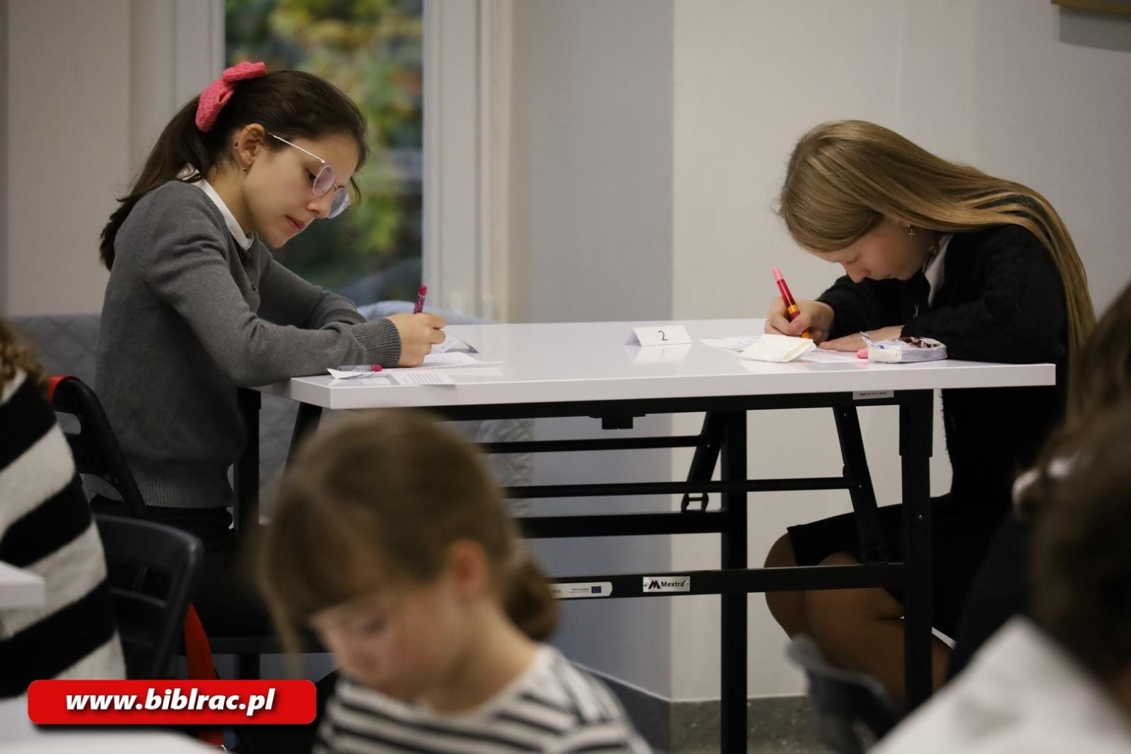 Zdjęcie w galerii na portalu naszraciborz.pl: Kto został Mistrzem Kaligrafii? Za nami XII Powiatowy Konkurs Pięknego Pisania w bibliotece wiadomości z regionu