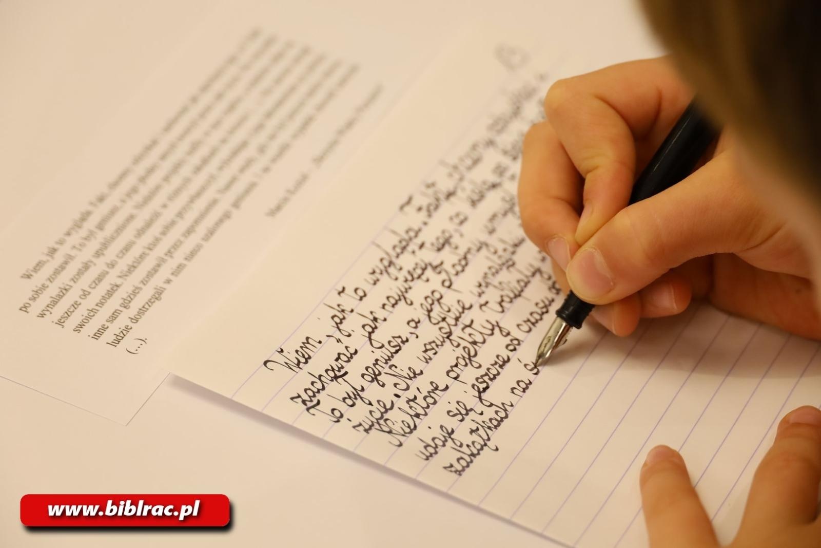 Zdjęcie w galerii na portalu naszraciborz.pl: Kto został Mistrzem Kaligrafii? Za nami XII Powiatowy Konkurs Pięknego Pisania w bibliotece wiadomości z regionu