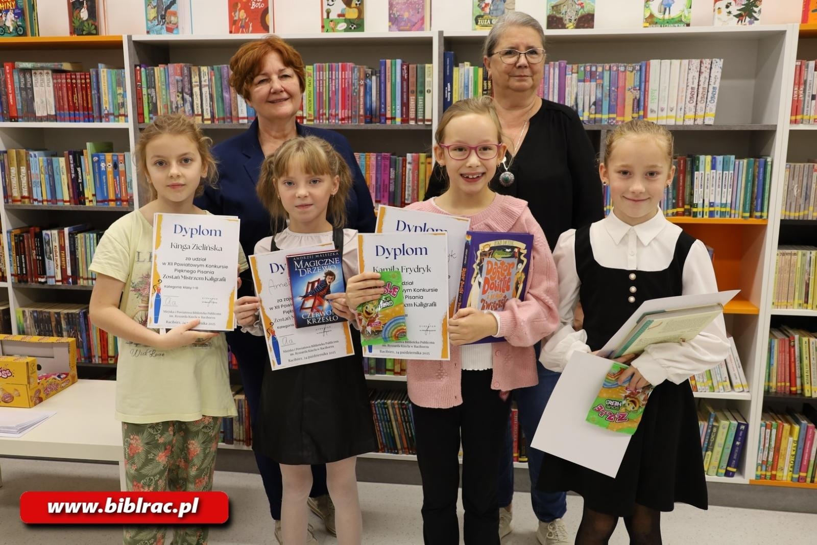 Zdjęcie w galerii na portalu naszraciborz.pl: Kto został Mistrzem Kaligrafii? Za nami XII Powiatowy Konkurs Pięknego Pisania w bibliotece wiadomości z regionu