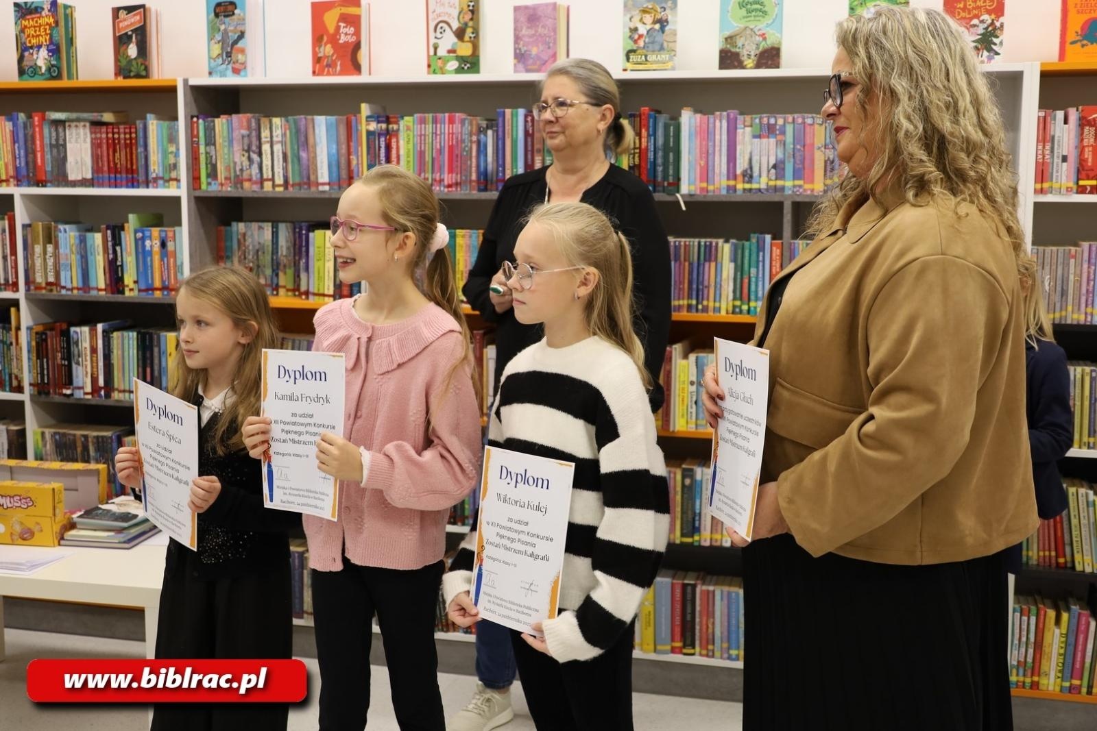 Zdjęcie w galerii na portalu naszraciborz.pl: Kto został Mistrzem Kaligrafii? Za nami XII Powiatowy Konkurs Pięknego Pisania w bibliotece wiadomości z regionu