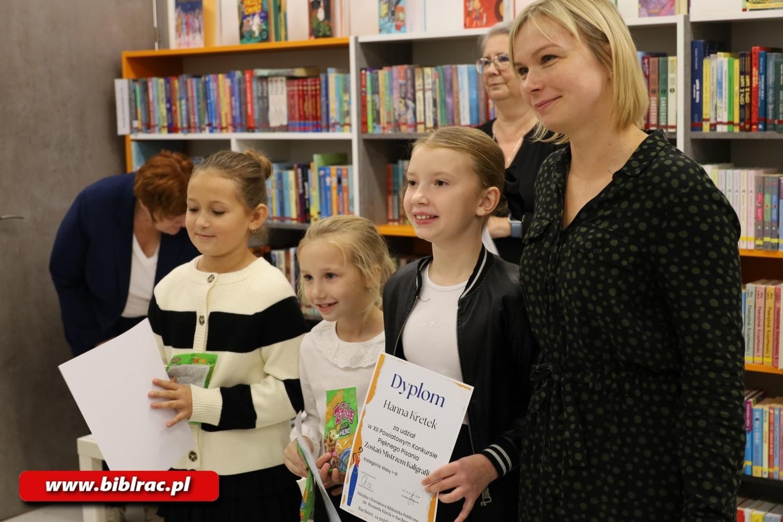 Zdjęcie w galerii na portalu naszraciborz.pl: Kto został Mistrzem Kaligrafii? Za nami XII Powiatowy Konkurs Pięknego Pisania w bibliotece wiadomości z regionu