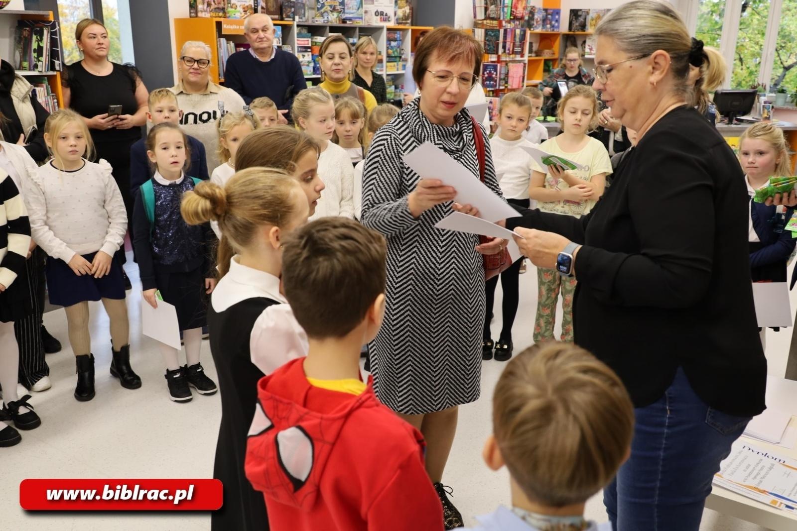 Zdjęcie w galerii na portalu naszraciborz.pl: Kto został Mistrzem Kaligrafii? Za nami XII Powiatowy Konkurs Pięknego Pisania w bibliotece wiadomości z regionu