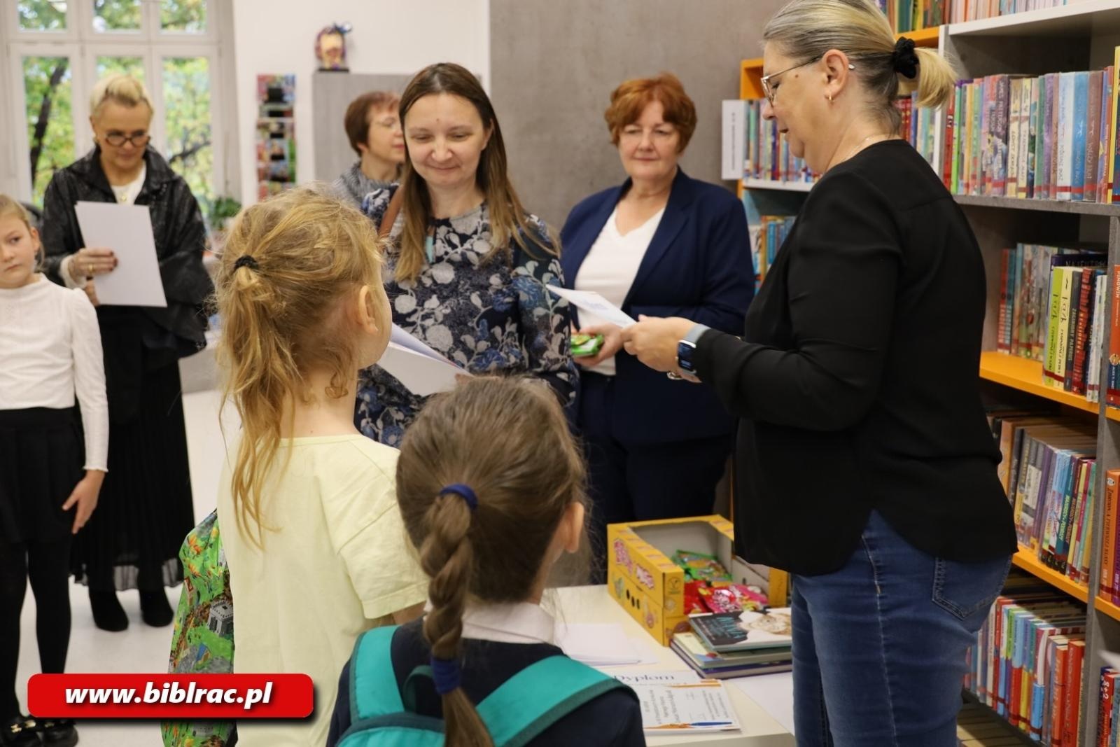 Zdjęcie w galerii na portalu naszraciborz.pl: Kto został Mistrzem Kaligrafii? Za nami XII Powiatowy Konkurs Pięknego Pisania w bibliotece wiadomości z regionu
