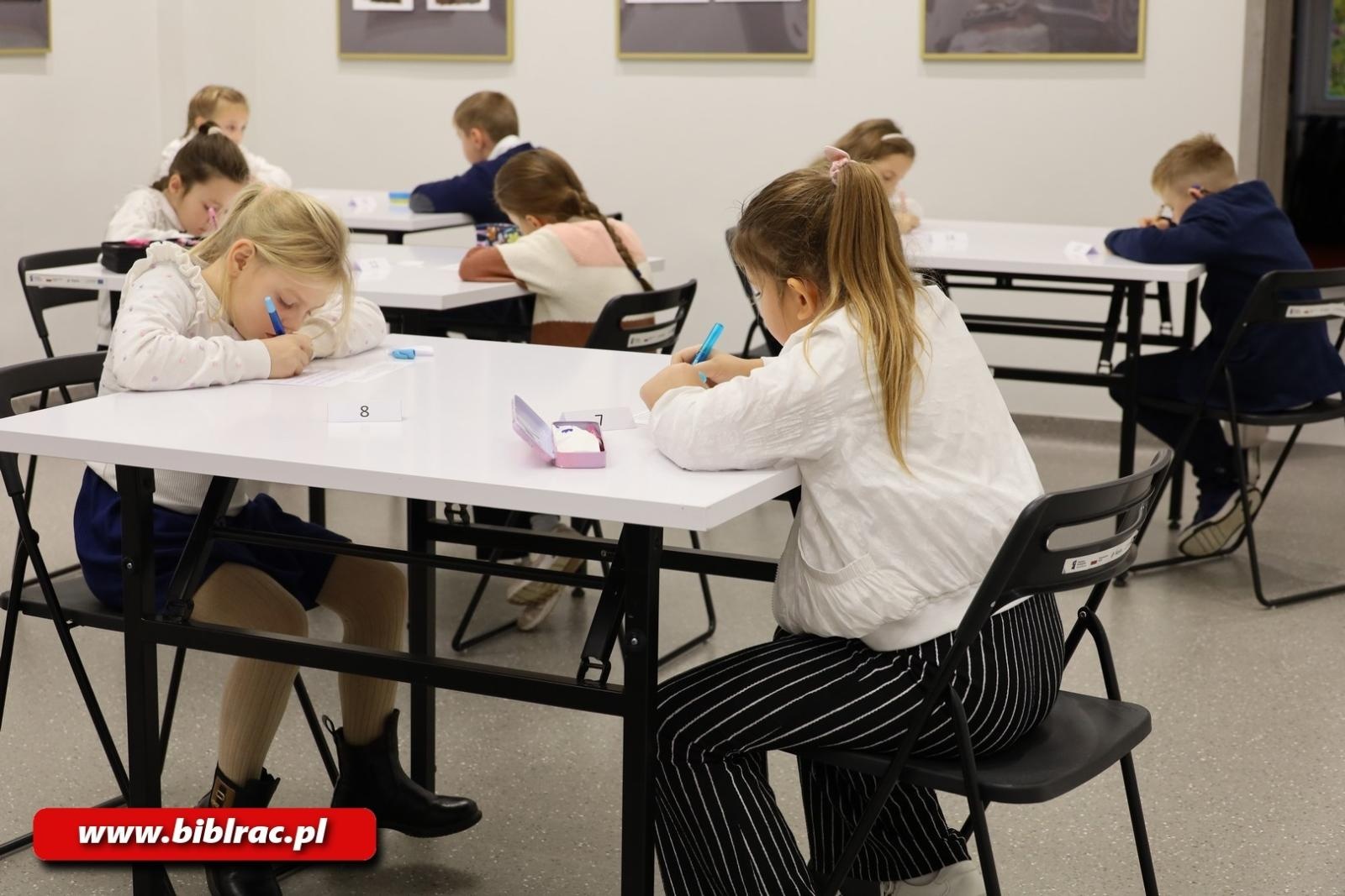 Zdjęcie w galerii na portalu naszraciborz.pl: Kto został Mistrzem Kaligrafii? Za nami XII Powiatowy Konkurs Pięknego Pisania w bibliotece wiadomości z regionu