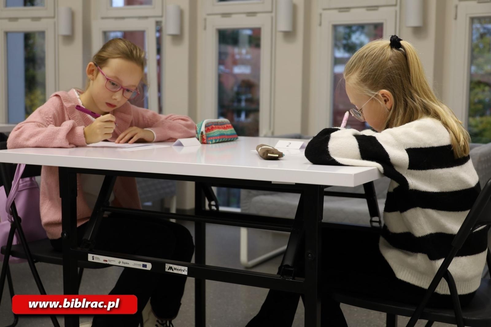 Zdjęcie w galerii na portalu naszraciborz.pl: Kto został Mistrzem Kaligrafii? Za nami XII Powiatowy Konkurs Pięknego Pisania w bibliotece wiadomości z regionu