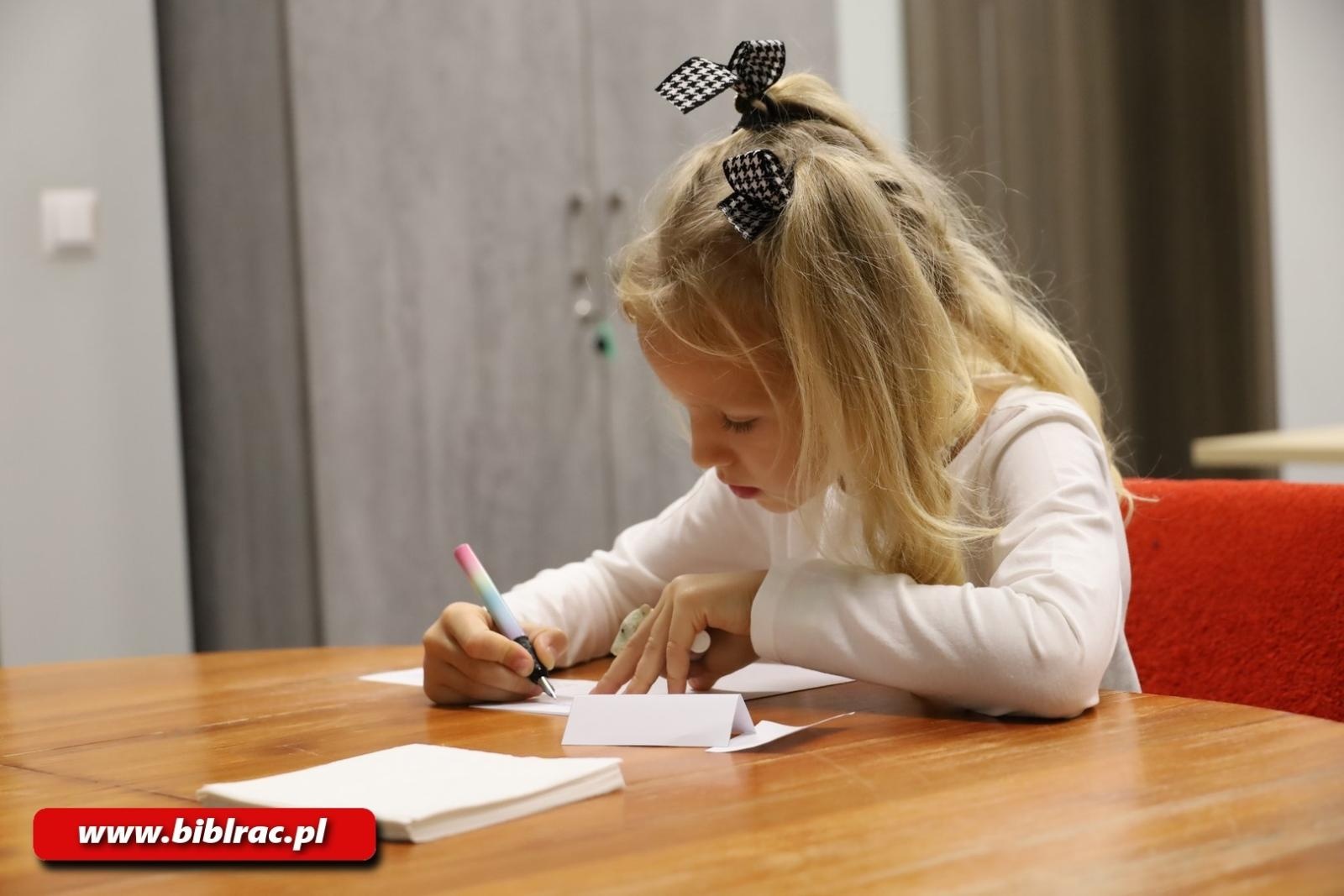 Zdjęcie w galerii na portalu naszraciborz.pl: Kto został Mistrzem Kaligrafii? Za nami XII Powiatowy Konkurs Pięknego Pisania w bibliotece wiadomości z regionu