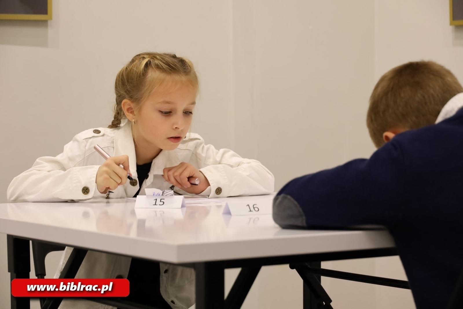 Zdjęcie w galerii na portalu naszraciborz.pl: Kto został Mistrzem Kaligrafii? Za nami XII Powiatowy Konkurs Pięknego Pisania w bibliotece wiadomości z regionu