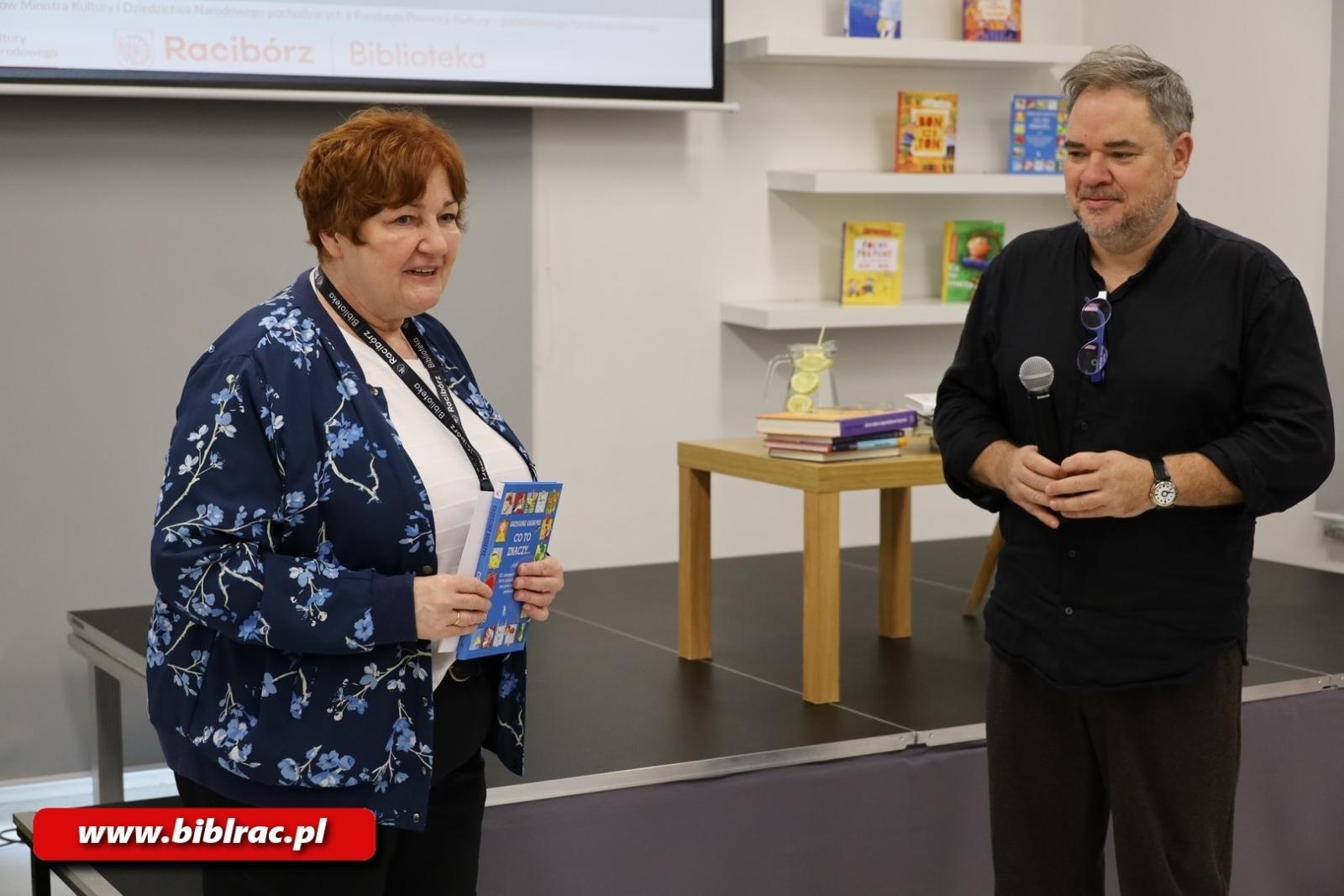 Zdjęcie w galerii na portalu naszraciborz.pl: Grzegorz Kasdepke oczarował młodych czytelników w bibliotece wiadomości z regionu