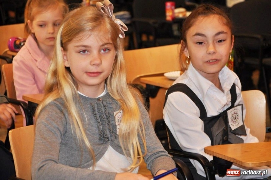 Zdjęcie w galerii na portalu naszraciborz.pl:  Asy III klasy - może przyszli nobliści wiadomości z regionu