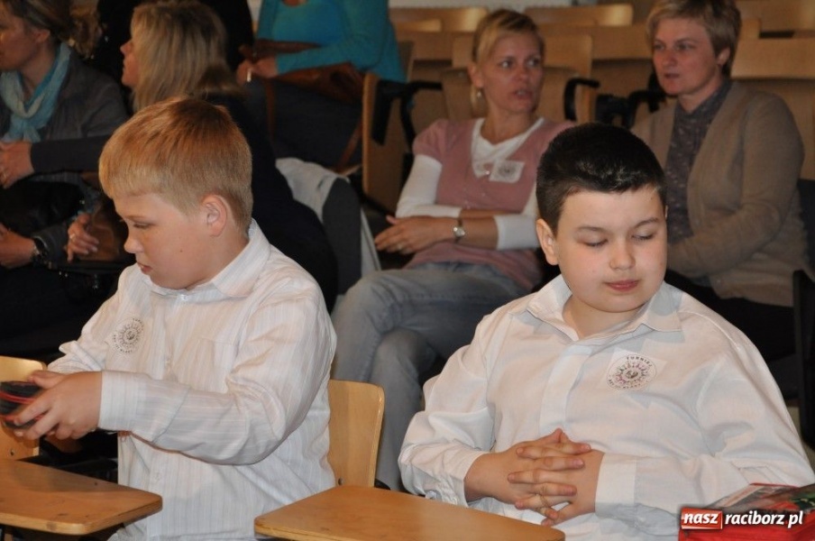 Zdjęcie w galerii na portalu naszraciborz.pl:  Asy III klasy - może przyszli nobliści wiadomości z regionu