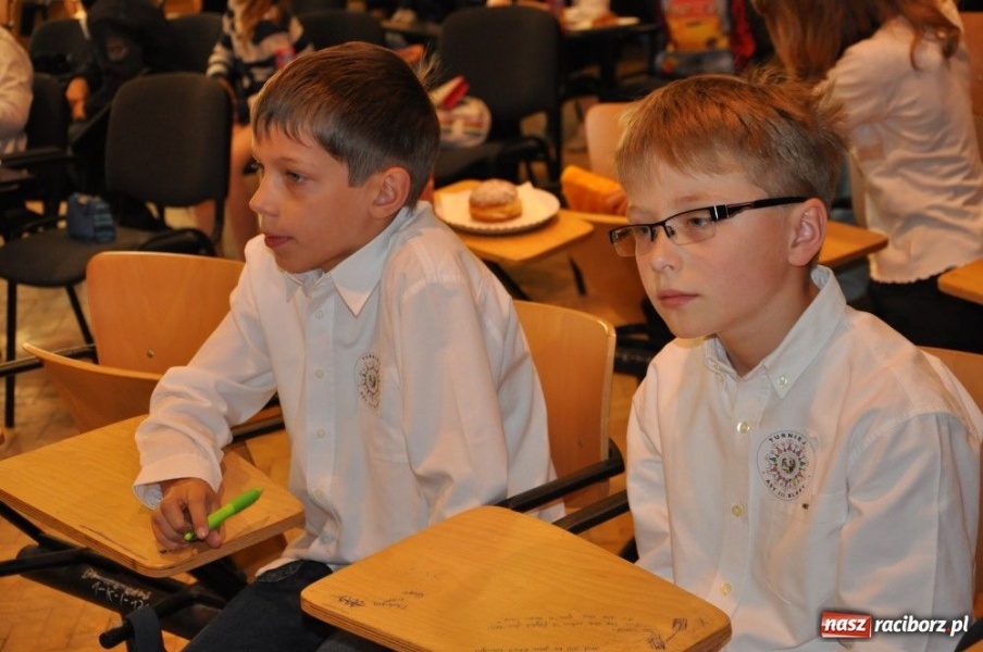 Zdjęcie w galerii na portalu naszraciborz.pl:  Asy III klasy - może przyszli nobliści wiadomości z regionu