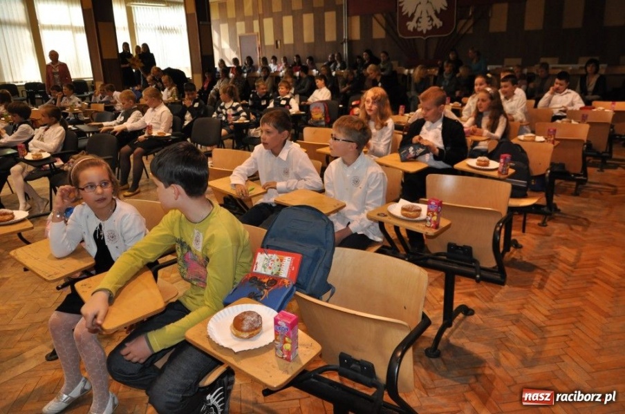 Zdjęcie w galerii na portalu naszraciborz.pl:  Asy III klasy - może przyszli nobliści wiadomości z regionu