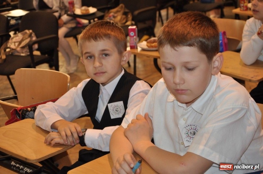 Zdjęcie w galerii na portalu naszraciborz.pl:  Asy III klasy - może przyszli nobliści wiadomości z regionu