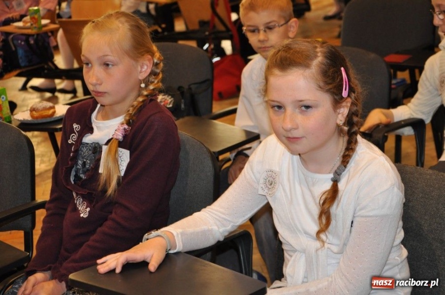 Zdjęcie w galerii na portalu naszraciborz.pl:  Asy III klasy - może przyszli nobliści wiadomości z regionu