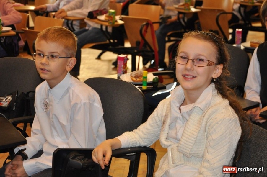 Zdjęcie w galerii na portalu naszraciborz.pl:  Asy III klasy - może przyszli nobliści wiadomości z regionu