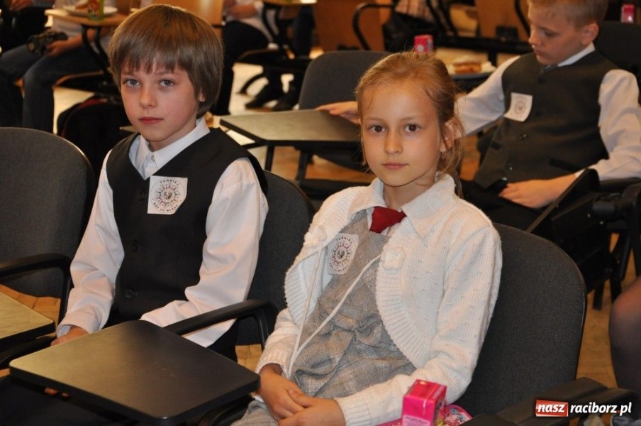 Zdjęcie w galerii na portalu naszraciborz.pl:  Asy III klasy - może przyszli nobliści wiadomości z regionu