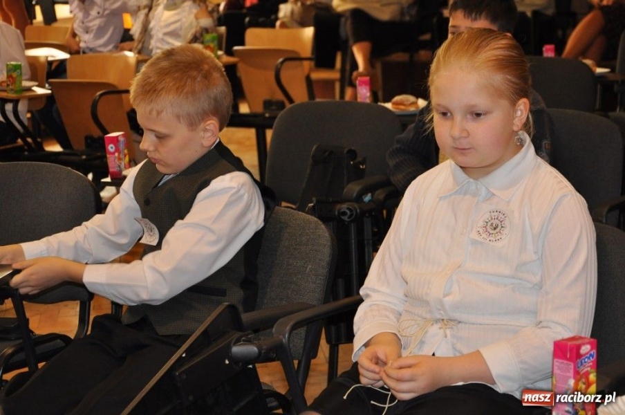 Zdjęcie w galerii na portalu naszraciborz.pl:  Asy III klasy - może przyszli nobliści wiadomości z regionu