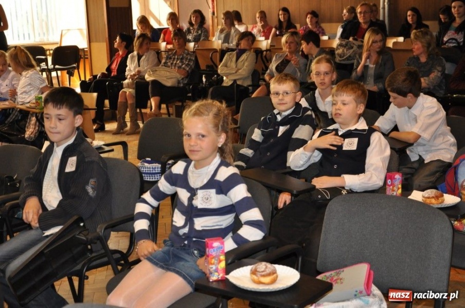 Zdjęcie w galerii na portalu naszraciborz.pl:  Asy III klasy - może przyszli nobliści wiadomości z regionu