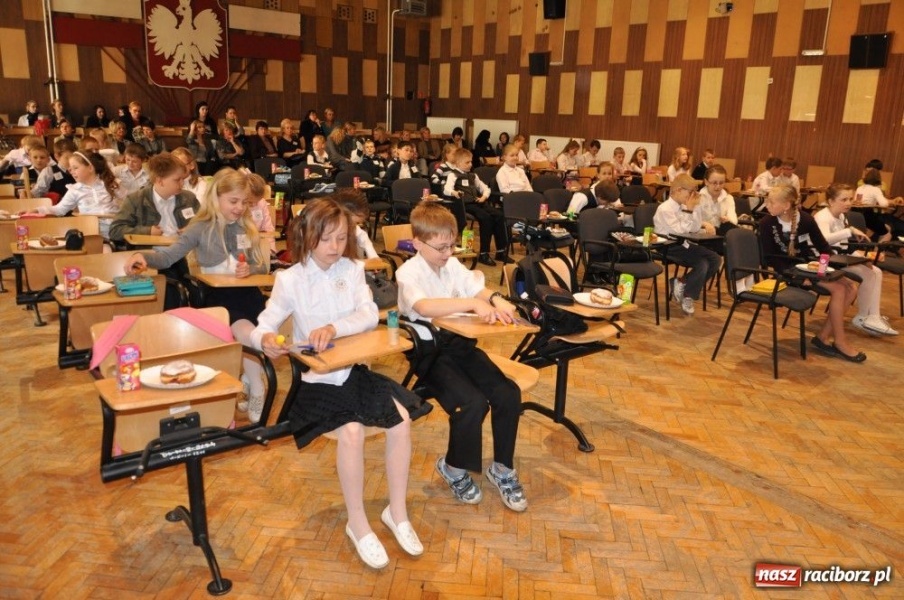 Zdjęcie w galerii na portalu naszraciborz.pl:  Asy III klasy - może przyszli nobliści wiadomości z regionu