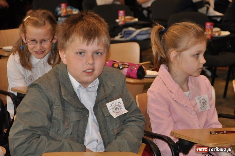 Zdjęcie w galerii na portalu naszraciborz.pl:  Asy III klasy - może przyszli nobliści wiadomości z regionu