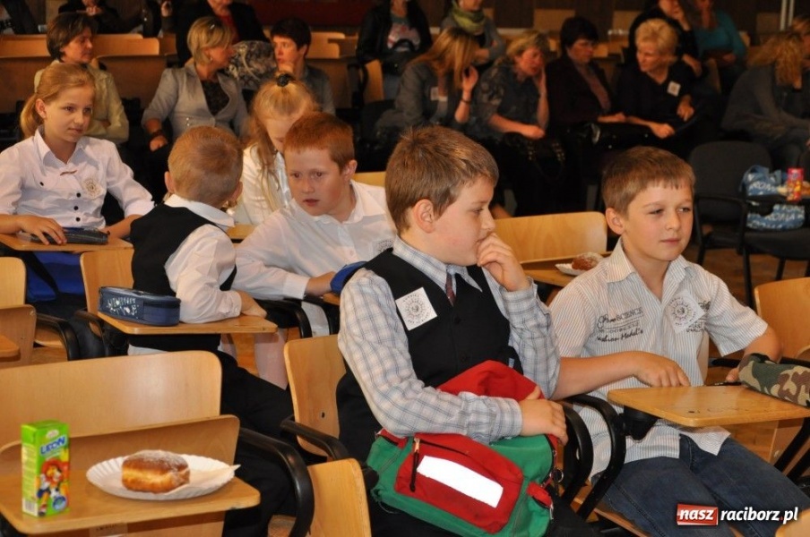 Zdjęcie w galerii na portalu naszraciborz.pl:  Asy III klasy - może przyszli nobliści wiadomości z regionu