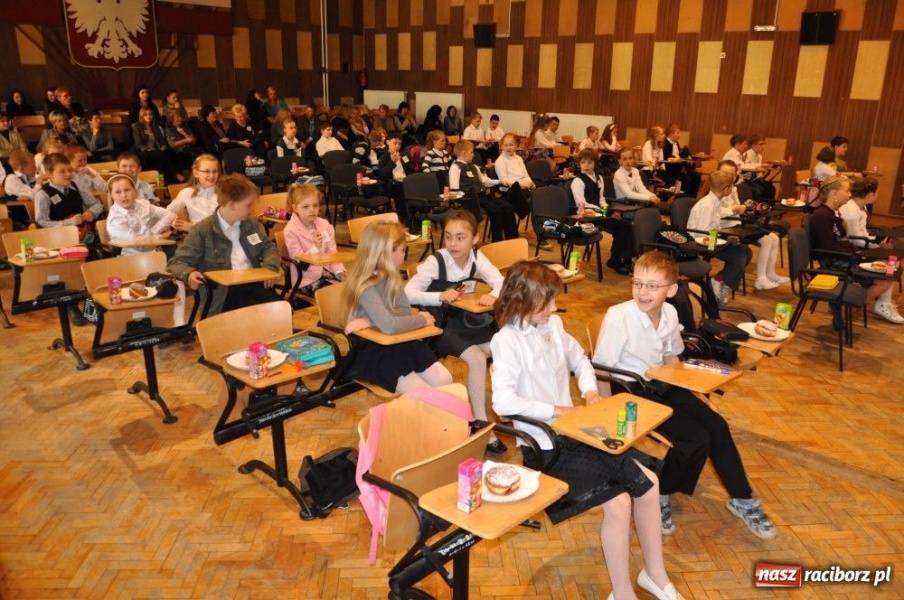 Zdjęcie w galerii na portalu naszraciborz.pl:  Asy III klasy - może przyszli nobliści wiadomości z regionu