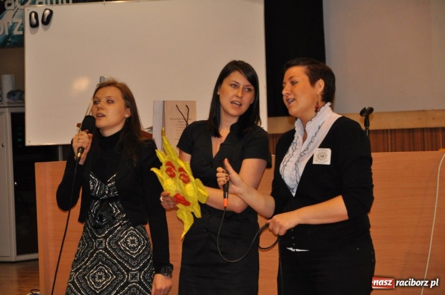 Zdjęcie w galerii na portalu naszraciborz.pl:  Asy III klasy - może przyszli nobliści wiadomości z regionu