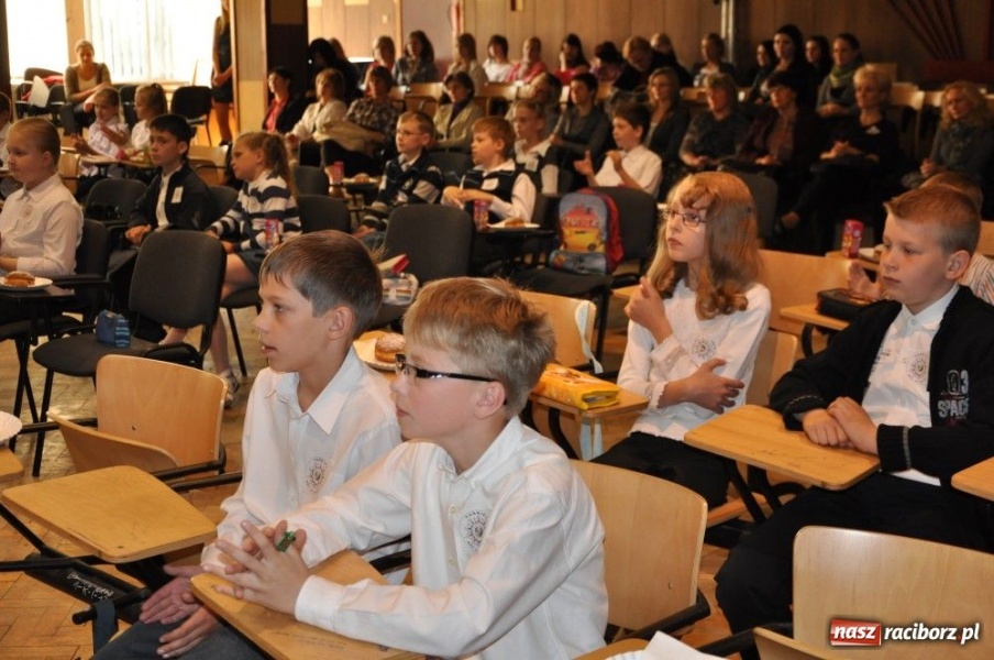 Zdjęcie w galerii na portalu naszraciborz.pl:  Asy III klasy - może przyszli nobliści wiadomości z regionu