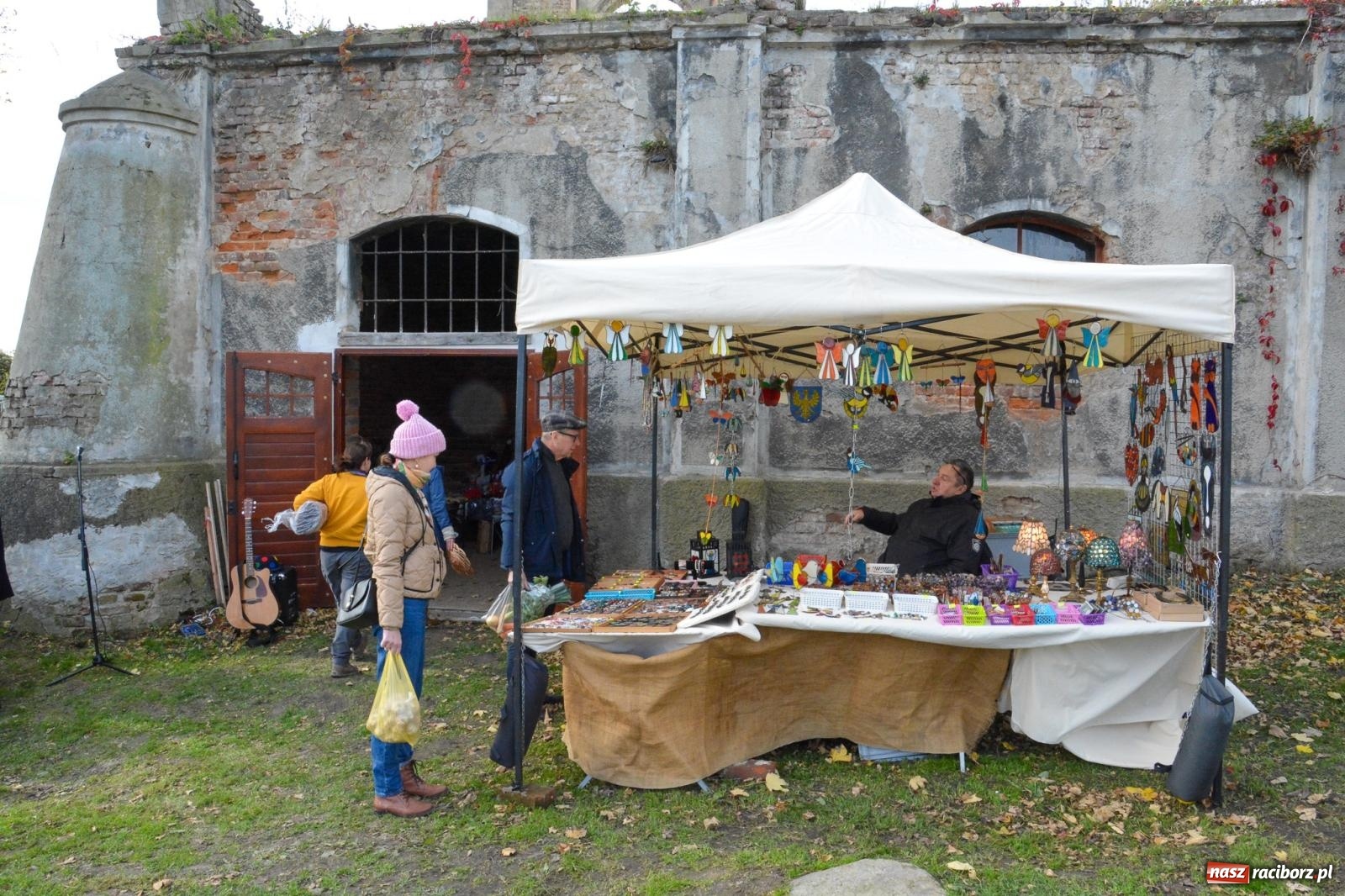 Zdjęcie w galerii na portalu naszraciborz.pl: Jarmark Rozmaitości w Sławikowie tym razem w starym browarze [FOTO i WIDEO] wiadomości z regionu