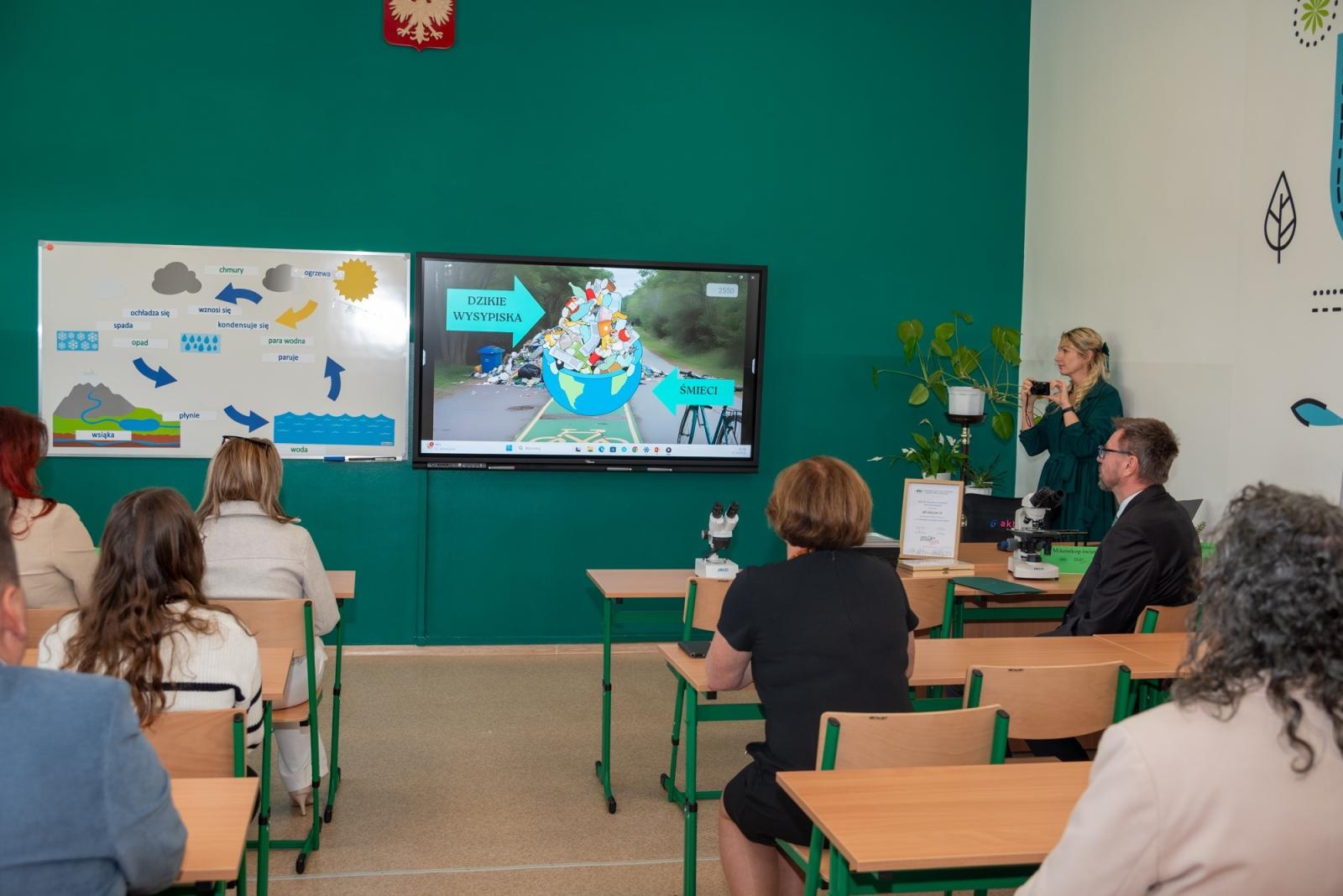 Zdjęcie w galerii na portalu naszraciborz.pl: Nowoczesna pracownia przyrodnicza i ścieżka dydaktyczna w Tworkowie już otwarte wiadomości z regionu