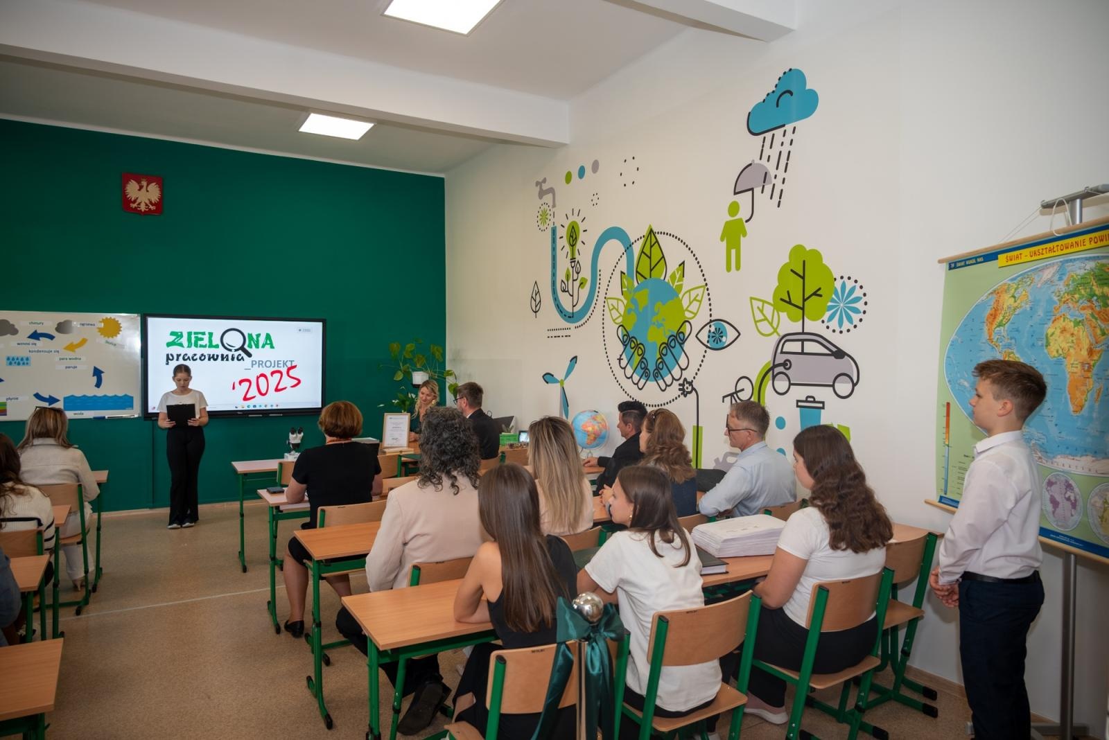 Zdjęcie w galerii na portalu naszraciborz.pl: Nowoczesna pracownia przyrodnicza i ścieżka dydaktyczna w Tworkowie już otwarte wiadomości z regionu