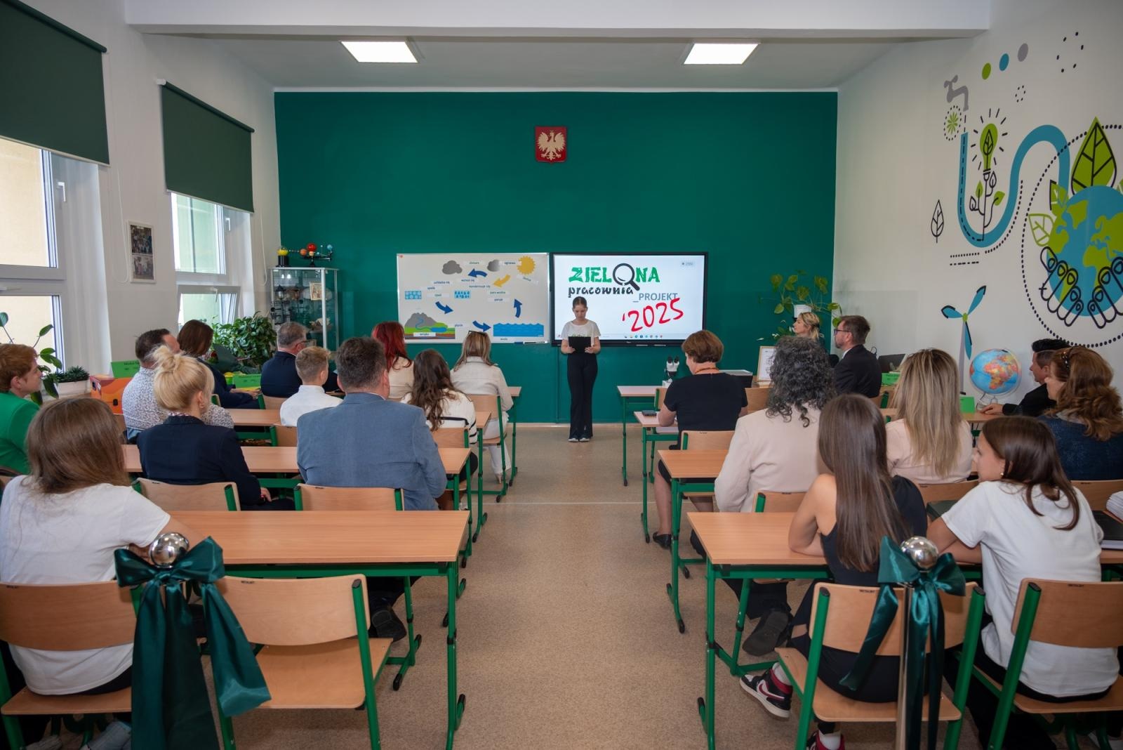 Zdjęcie w galerii na portalu naszraciborz.pl: Nowoczesna pracownia przyrodnicza i ścieżka dydaktyczna w Tworkowie już otwarte wiadomości z regionu