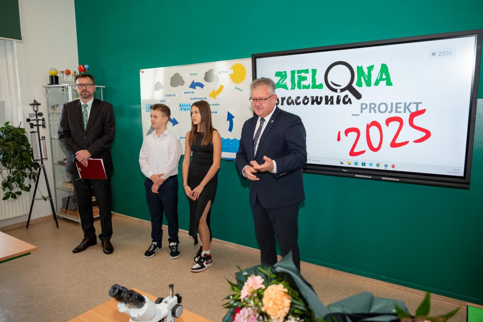 Zdjęcie w galerii na portalu naszraciborz.pl: Nowoczesna pracownia przyrodnicza i ścieżka dydaktyczna w Tworkowie już otwarte wiadomości z regionu