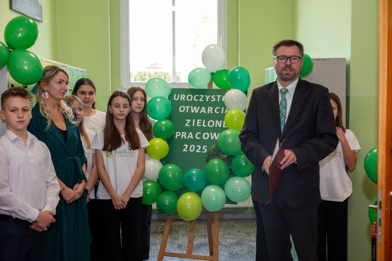 Zdjęcie w galerii na portalu naszraciborz.pl: Nowoczesna pracownia przyrodnicza i ścieżka dydaktyczna w Tworkowie już otwarte wiadomości z regionu